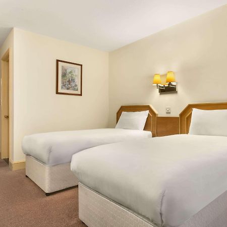 Days Inn By Wyndham Sevenoaks Clacket Lane Westerham Extérieur photo
