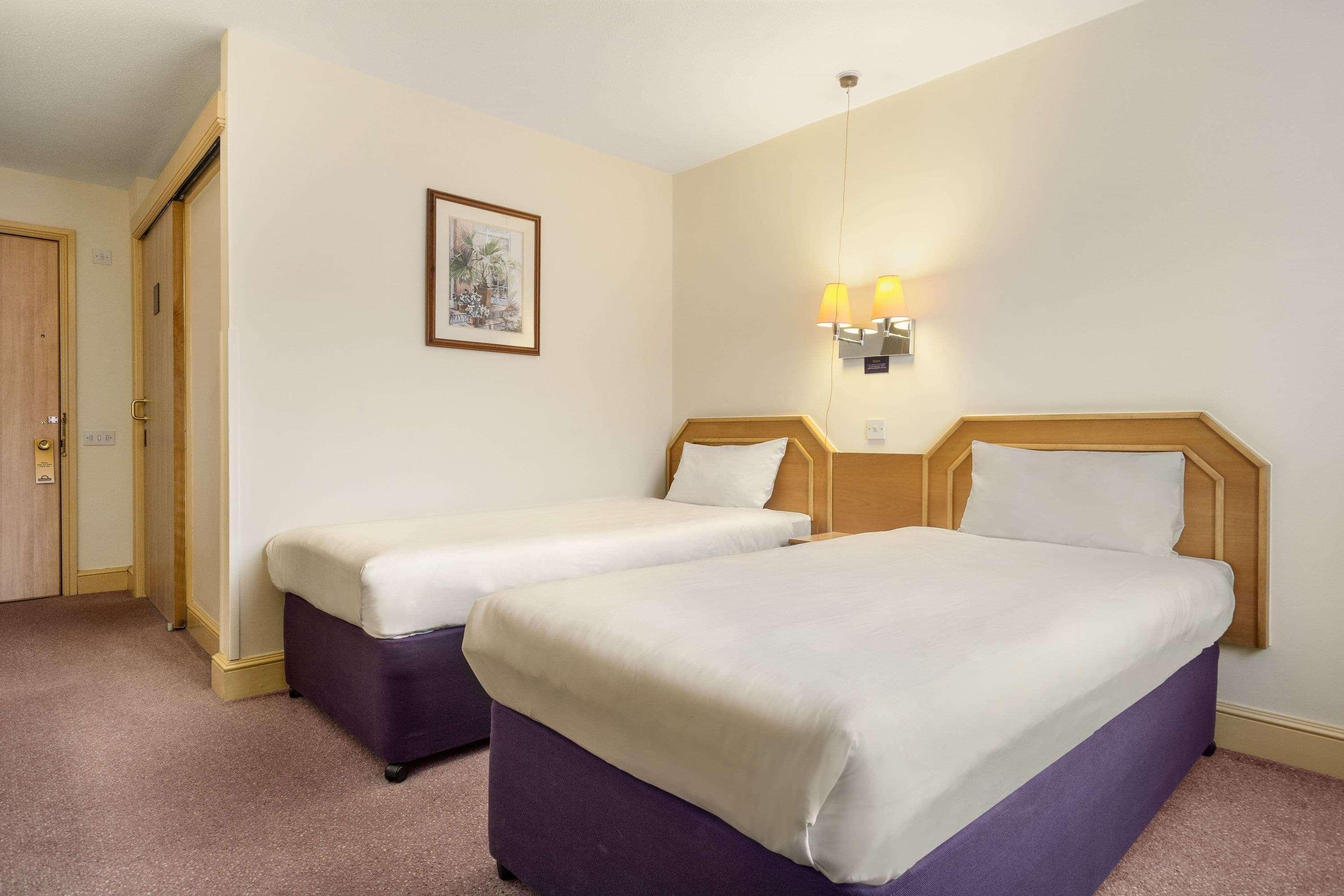 Days Inn By Wyndham Sevenoaks Clacket Lane Westerham Extérieur photo