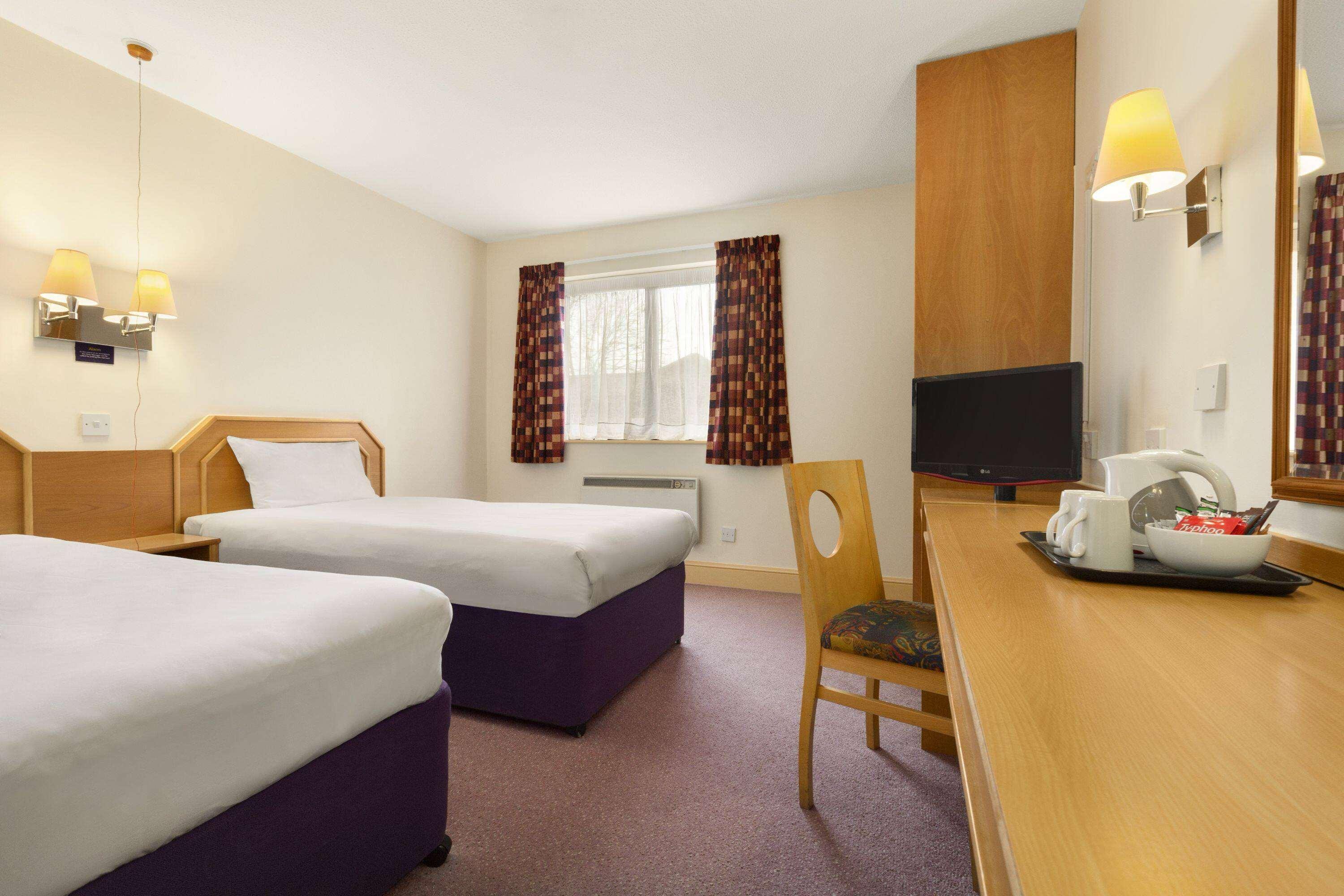 Days Inn By Wyndham Sevenoaks Clacket Lane Westerham Extérieur photo