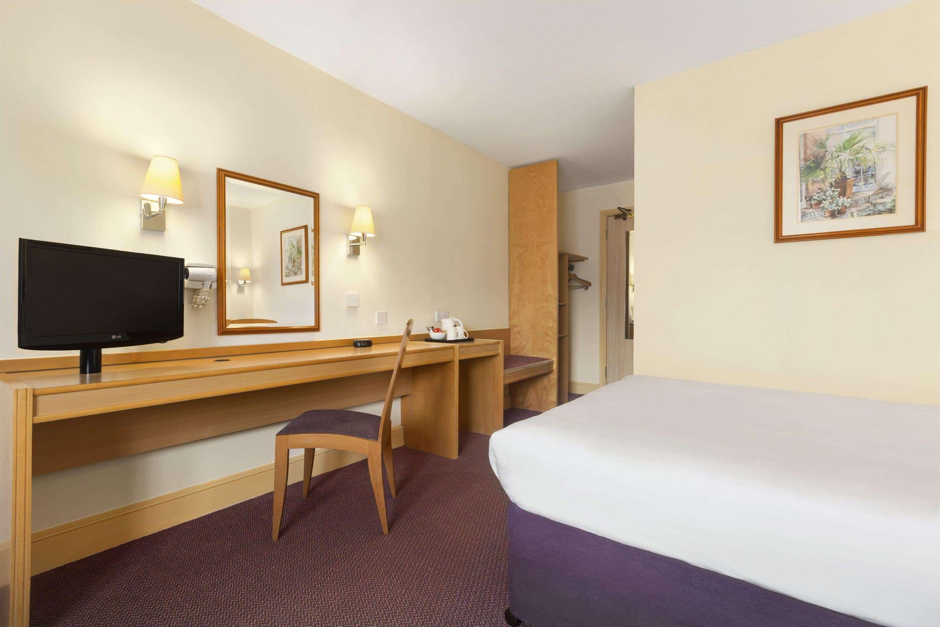 Days Inn By Wyndham Sevenoaks Clacket Lane Westerham Extérieur photo