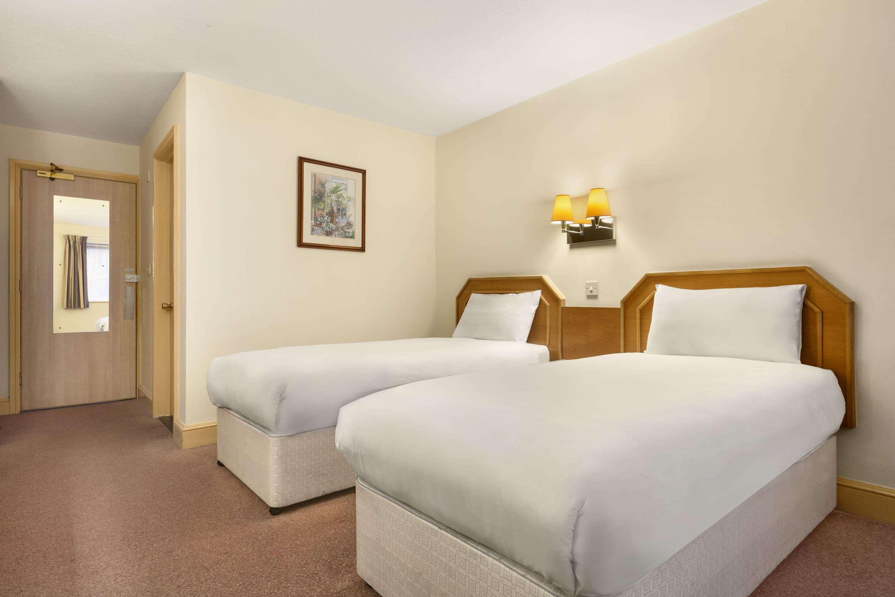 Days Inn By Wyndham Sevenoaks Clacket Lane Westerham Extérieur photo