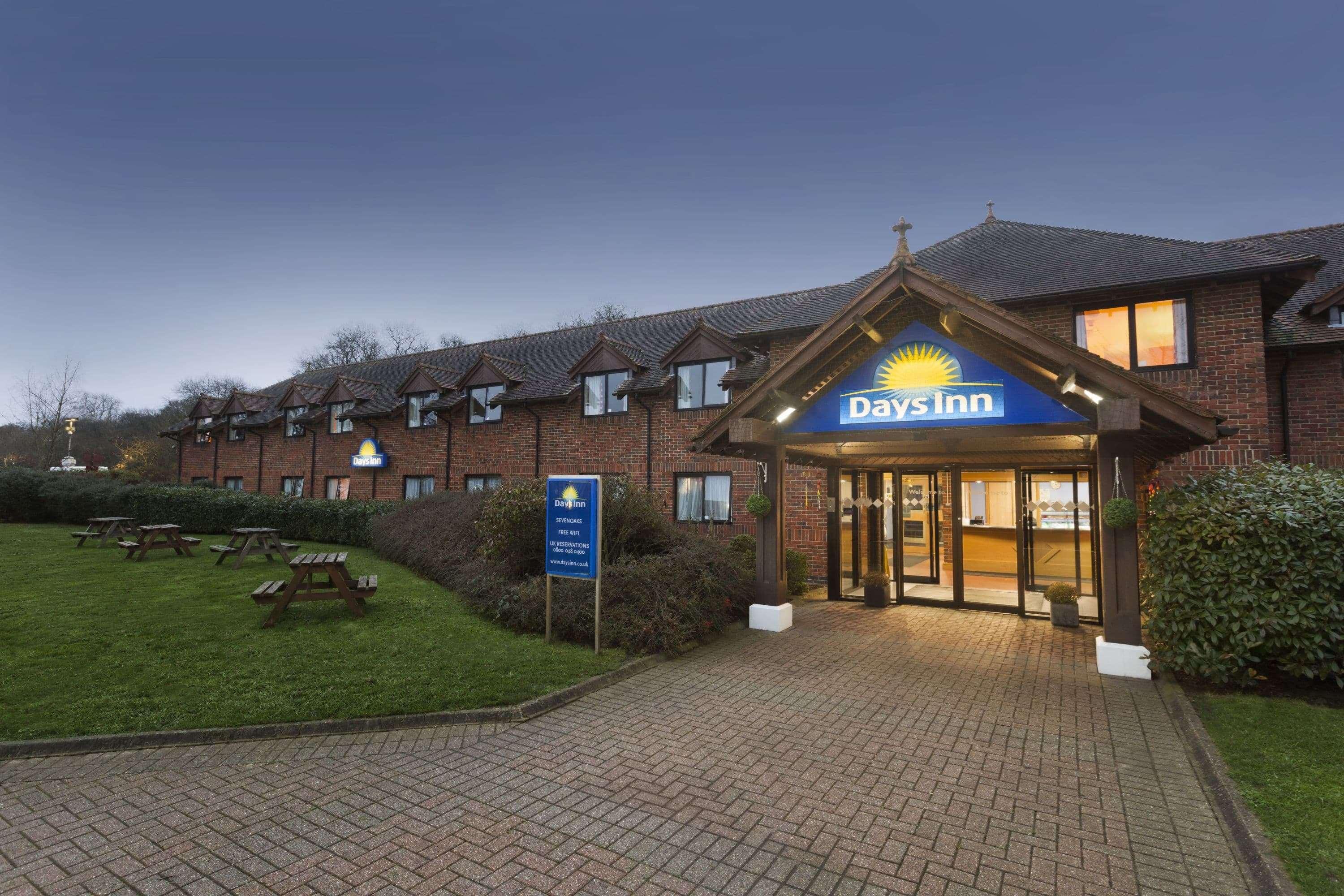 Days Inn By Wyndham Sevenoaks Clacket Lane Westerham Extérieur photo