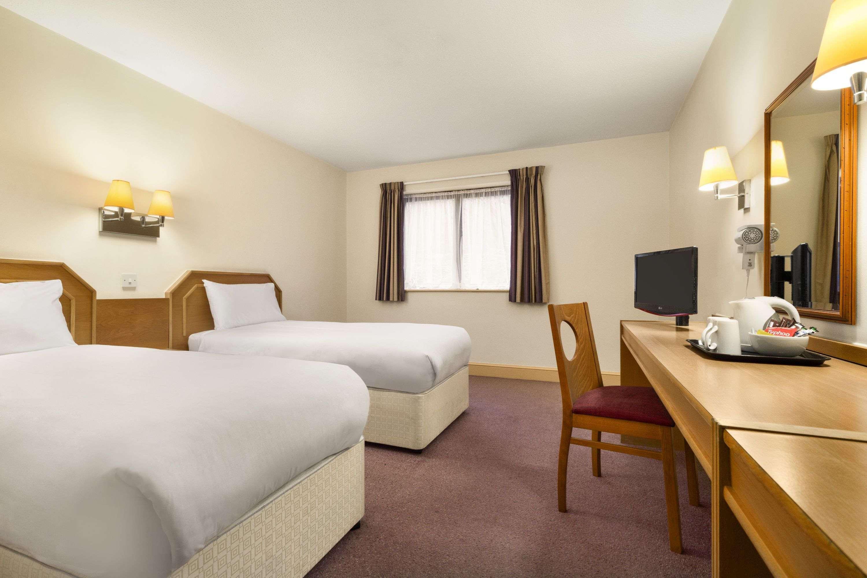 Days Inn By Wyndham Sevenoaks Clacket Lane Westerham Extérieur photo