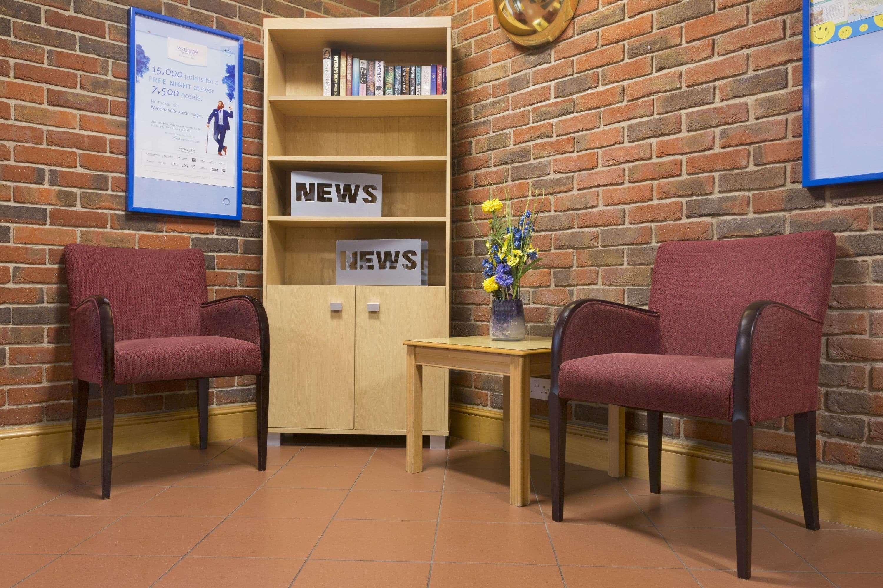 Days Inn By Wyndham Sevenoaks Clacket Lane Westerham Extérieur photo