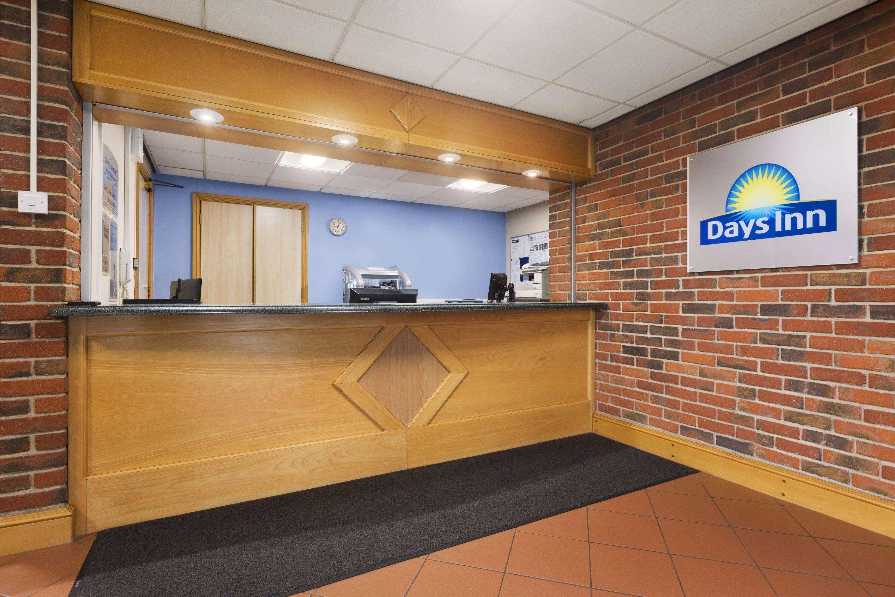 Days Inn By Wyndham Sevenoaks Clacket Lane Westerham Extérieur photo