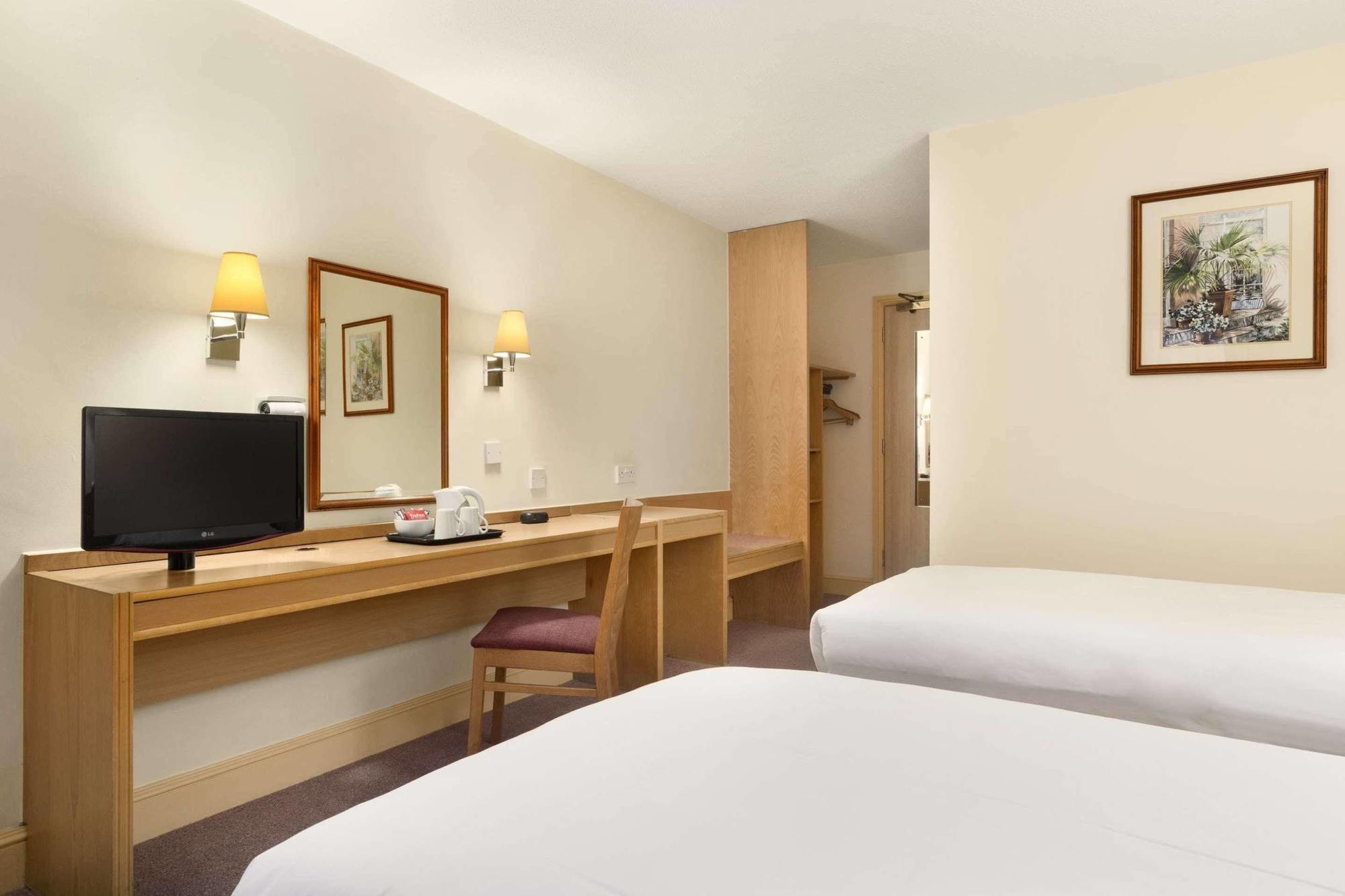 Days Inn By Wyndham Sevenoaks Clacket Lane Westerham Extérieur photo