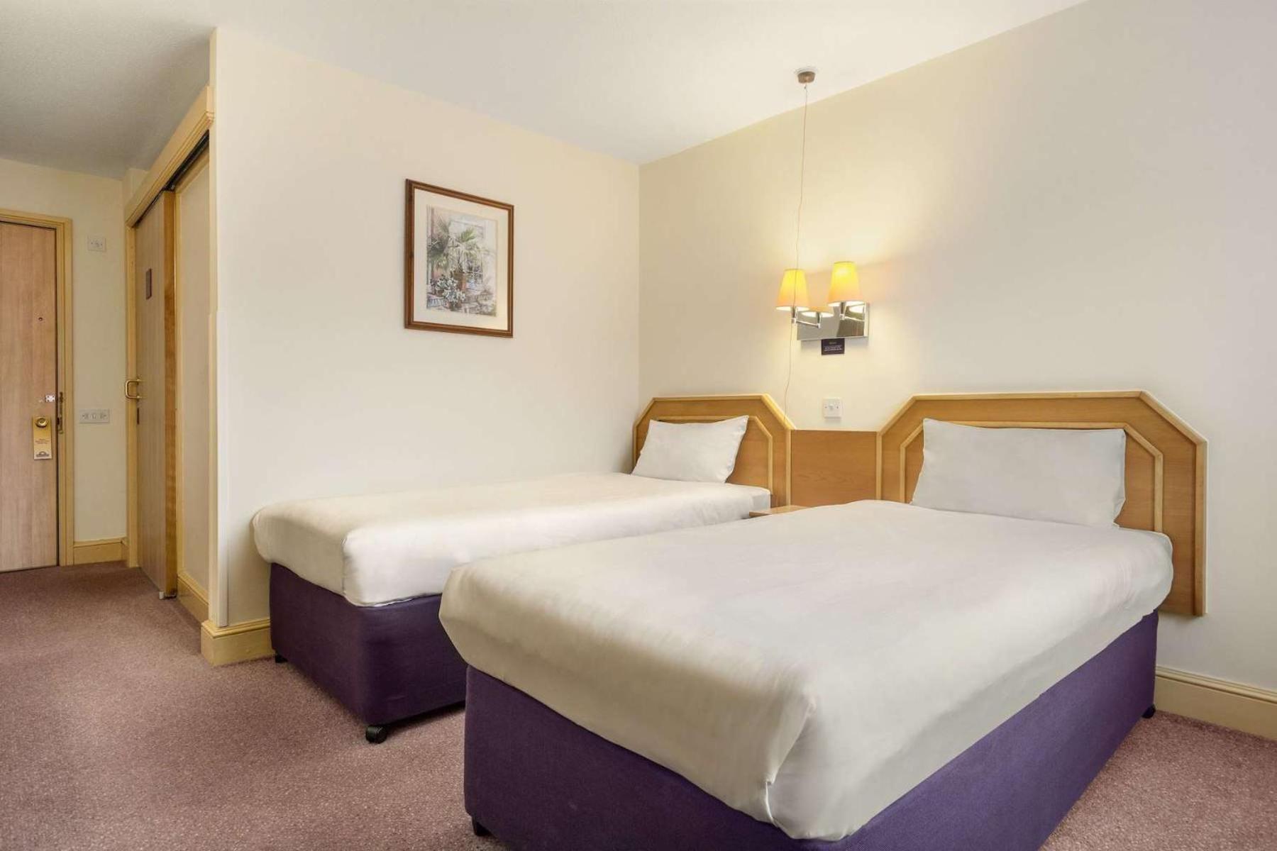 Days Inn By Wyndham Sevenoaks Clacket Lane Westerham Extérieur photo