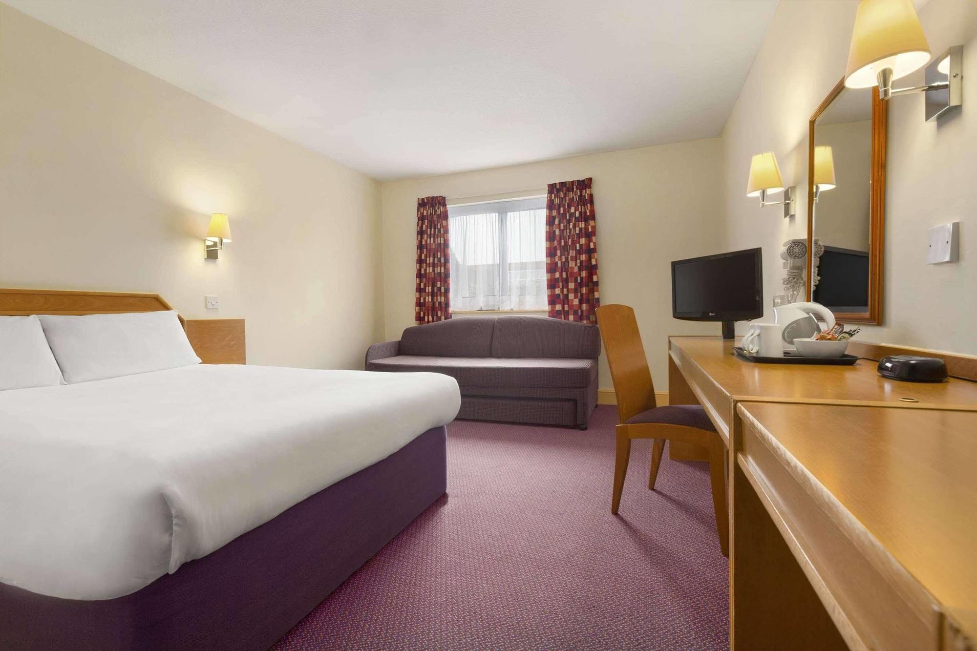Days Inn By Wyndham Sevenoaks Clacket Lane Westerham Extérieur photo