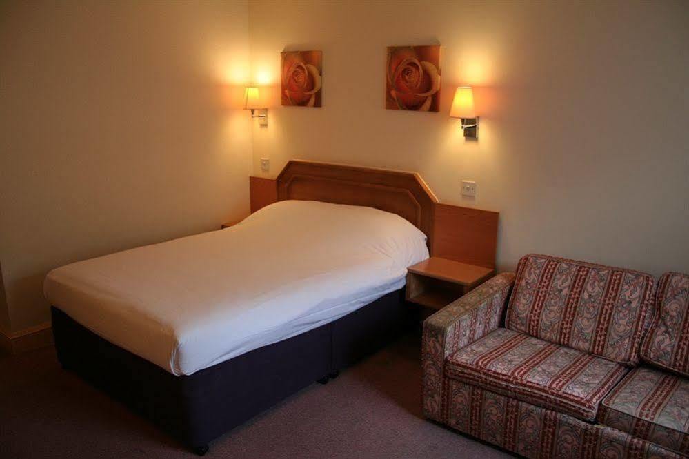 Days Inn By Wyndham Sevenoaks Clacket Lane Westerham Extérieur photo